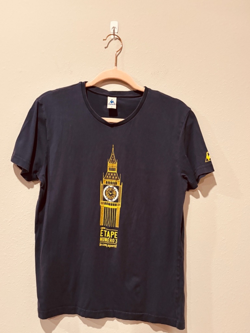 Le Coq Sportif Navy Graphic Tee Size Medium Casual Cotton Luxury Soft Comfy
